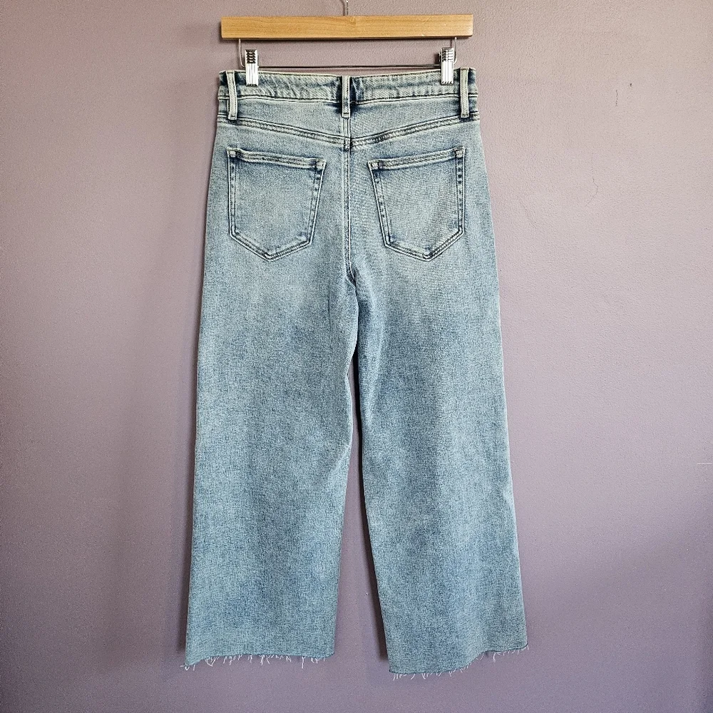 NEW Aqua High Rise Wide Leg Distressed Cropped Raw Hem Medium Wash Jeans